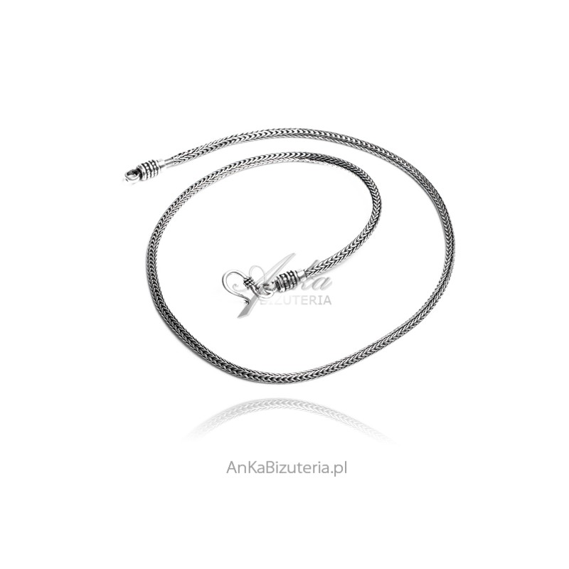 Srebrny łańcuszek – delikatna biżuteria doskonała na każdą okazję